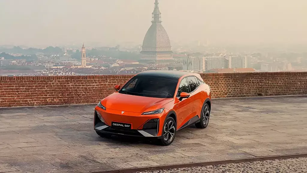 Deepal S07 crossover exterior showing modern design and 20-inch wheels